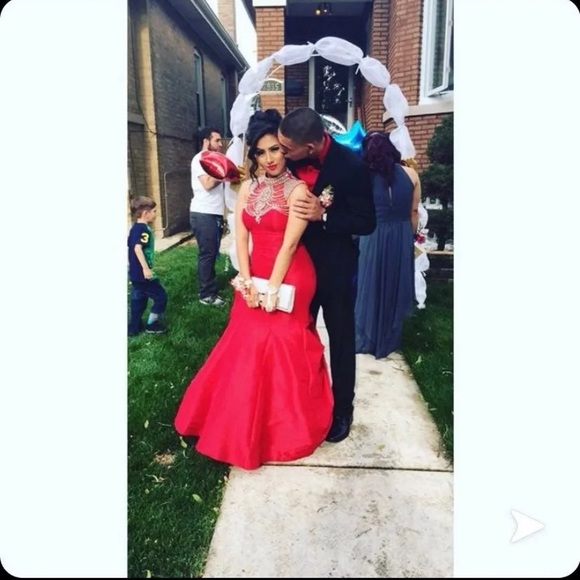 BEAUTIFUL PROM DRESS
